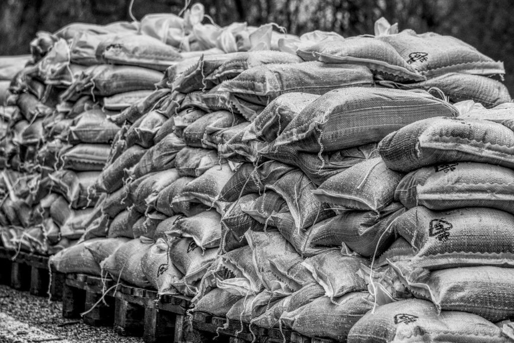 sandbags, sand, flood-3157445.jpg